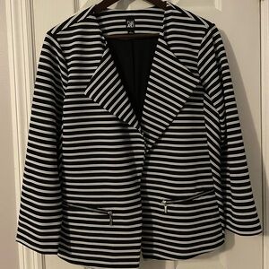 Black and white stripped blazer, size L, brand Roz & Ali